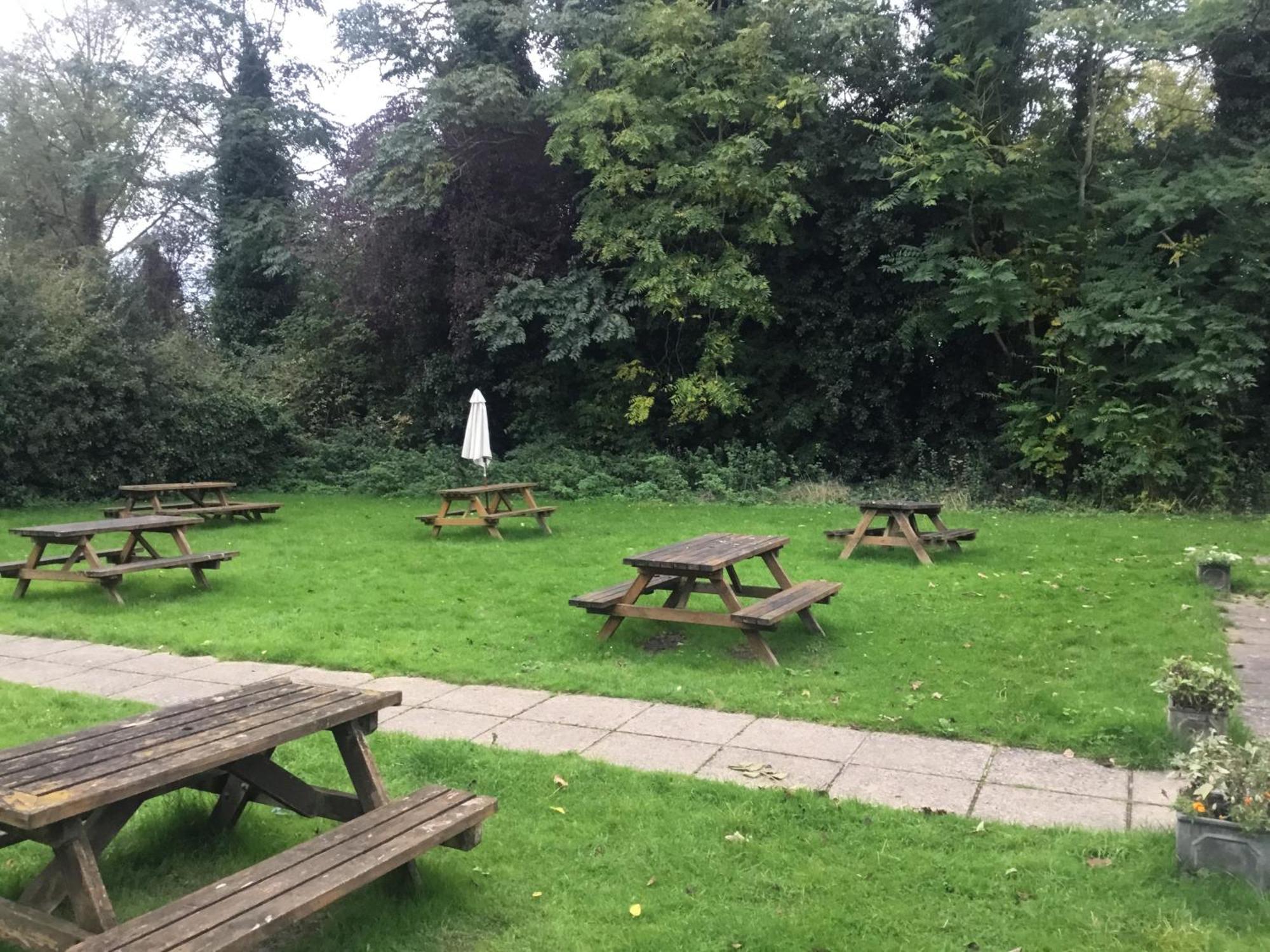 The Flying Horse Inn Boughton Aulph Exterior foto